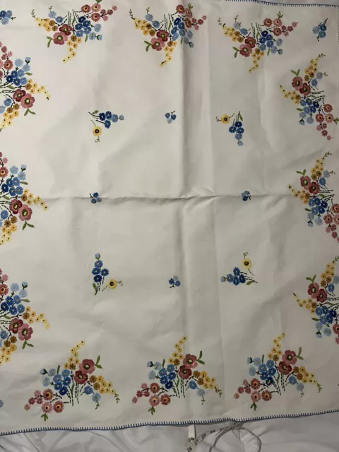 Striking Hand Embroidered Linen Tablecloth Raised Daises Thought Out 46” 40.5”