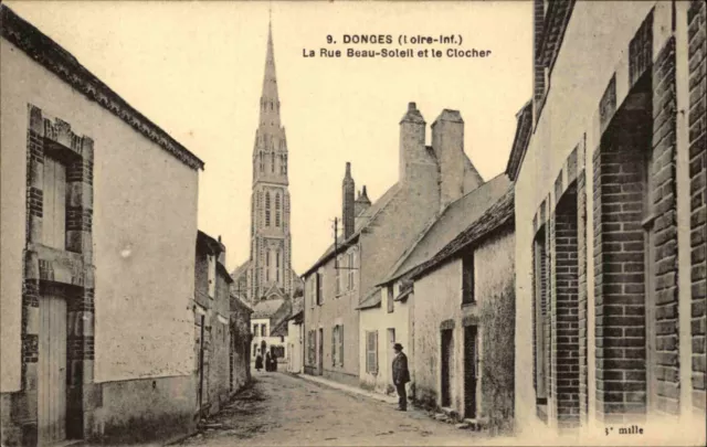 CPA Frankreich DONGES La Rue Beau-Soleil et le Clocher Vintage Postcard alte AK