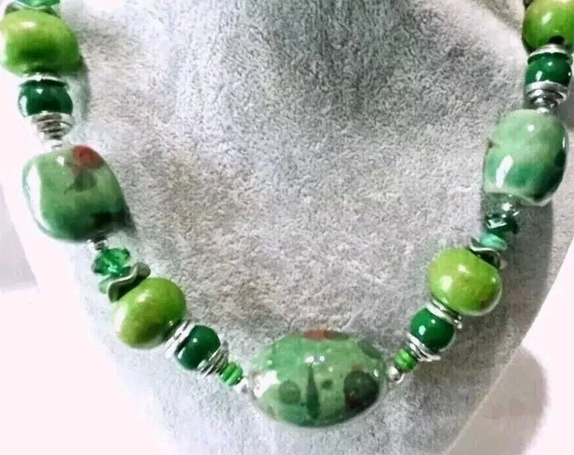 Collier Créatif Pâte De Verre, Bois Et Cristal Vert - Fermoir Argenté - Neuf Avec étiquettes