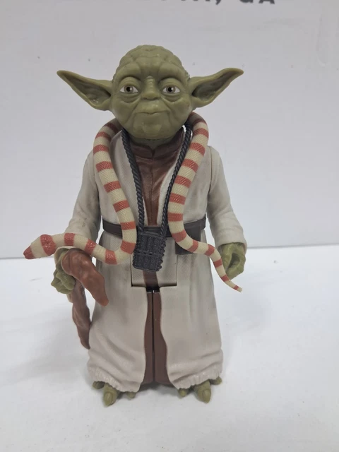 Figurine Star Wars Titan Hero – Yoda 17,5 Cm – Avec Sabre Laser, Bâton Et Serpent – 5 Points D’articulation – Dès 4 Ans