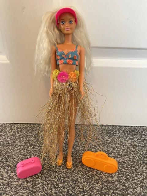 Rare Vintage Hasbro Doll 1988 Sindy Bikini Hawaii Beach Party Hula Hair Barbie Rare Vintage Hasbro Doll 1988 Sindy Bikini Hawaii Beach Party Hula Hair Barbie