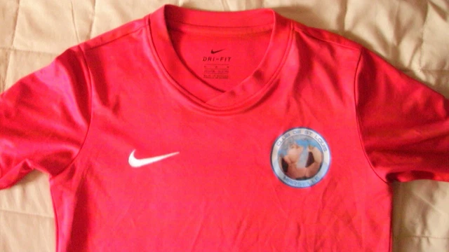 Le Toulouse Football Club dévoile son maillot collector 80 ans old school et vierge de