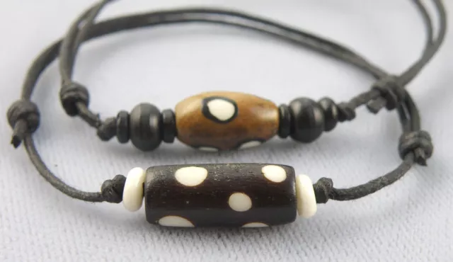 Bracelet en forme tubulaire perles osseuses cirées coton cordon fermeture surfeur motif tribal 2