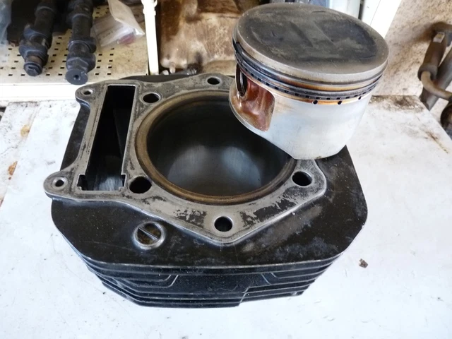Cylindre Et Piston Pour Suzuki DR 600 - Années 1985/1990, D'occasion