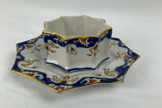 Beurrier En Faïence De Delft à Décor En Camaïeu Bleu. Ma Beurrier En Faïence De Delft à Décor En Camaïeu Bleu. Ma