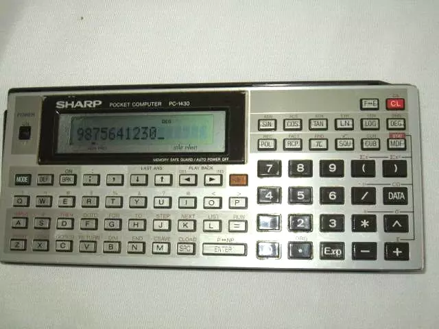 Calculatrice Vintage SHARP  PC 1430  Ordinateur De Poche Années 80 (1986) TBE