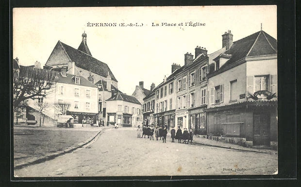 CPA Epernon, Magasins sur la Place et l´Eglise