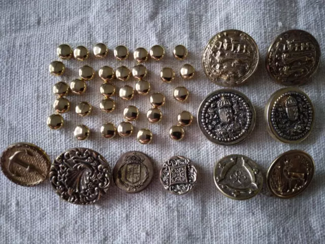 Lot boutons anciens en métal doré treffle ancre cerf blasonmercerie couture mode