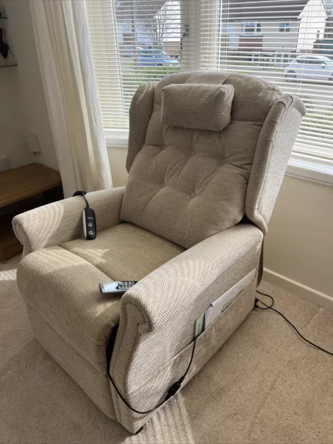 Comformatic electric riser recliner chair used - Hardly Used