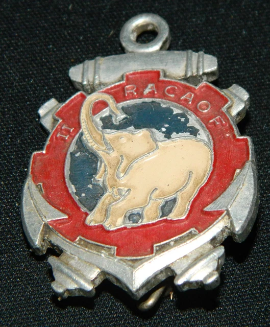 INSIGNE 2E REGIMENT ARTILLERIE FOND DE LA DEVISE ET 2 ROUGES EUR 20,00 - FR
