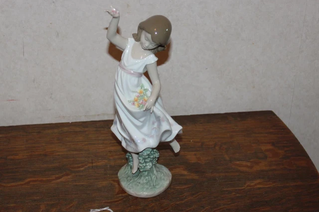Lladro Garden Dance Girl Figurine 6580 with Box Lladro Garden Dance Girl Figurine 6580 with Box