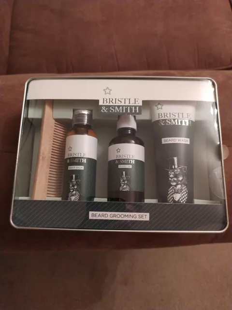 Juego de aseo de barba de Bristle and Smith: peine de madera, práctico estaño