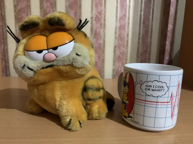 Garfield Sitting Plush Toy and Mug Surf Jim Davis 1978 Vintage Cat Collectible