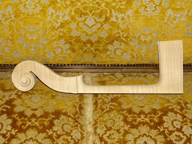 TONHOLZ, TONEWOOD, SCHÖNER gefräster, geflammter Hals für Cello, carved ...