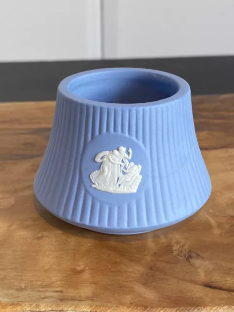 Wedgwood Jasper Ware Small Pot Ribbed Made In England White On Blue