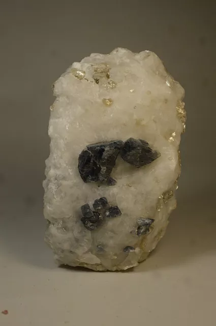 Cristaux de Spinelle Bleue sur gangue specimen mineral collection  Spinel Bleu 2