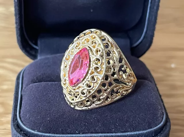 Stunning Sparkly Open  Size Q Pink Rhinestone Filigree Ring Gold Tone 2