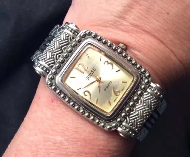 Bellissimo Orologio al Quarzo Argento Ciottolato Svizzero con Bracciale Decorativo Funziona