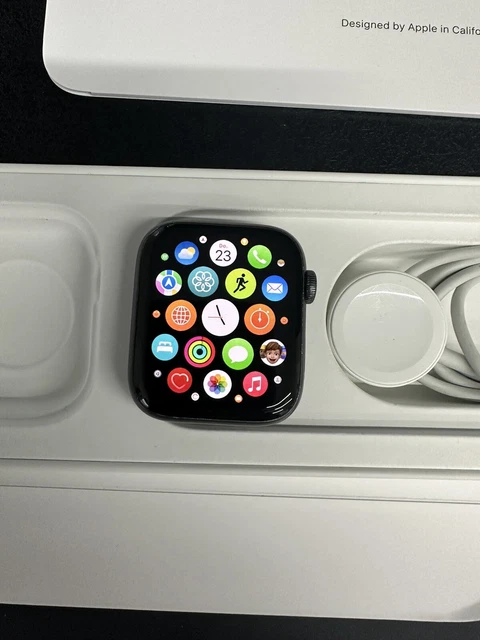 Apple Watch Series SE, 44mm GPS, in Space Grau, aus Aluminium