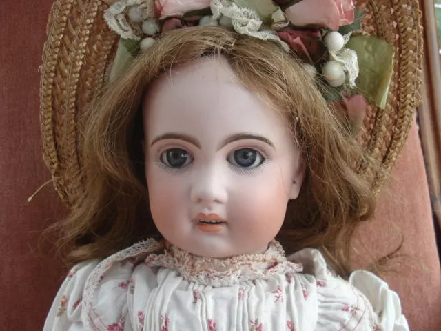 Poupee Ancienne JUMEAU taille 10,tete en porcelaine