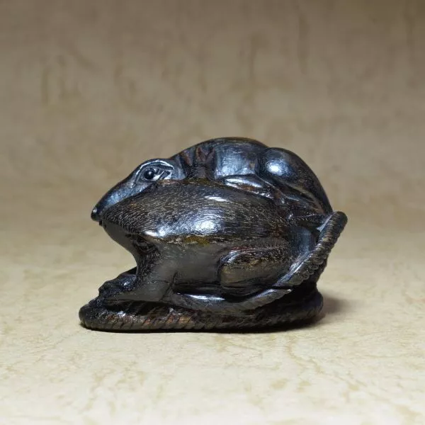 Netsuke Frog Signed Japanese Boxwood carved Antique Edo Ojime Inro 339