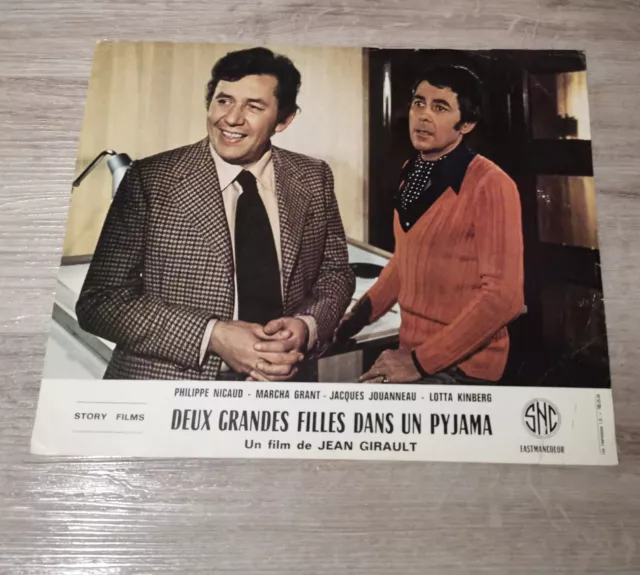 Photo Deux grandes filles dans un pyjama - Philippe Nicaud - Jacques Jouanneau
