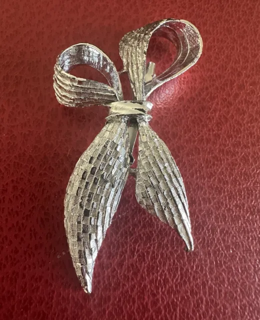 Vintage Signed Gerry's Textured Silvertone Bow Ribbon Knot Brooch Pin