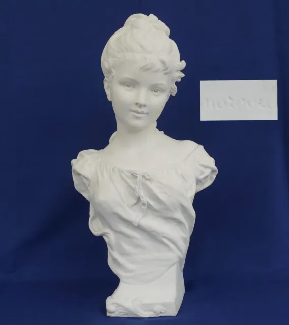 Hyppolyte MOREAU -  Buste Jeune Femme en Biscuit Porcelaine Art Nouveau ca 1900
