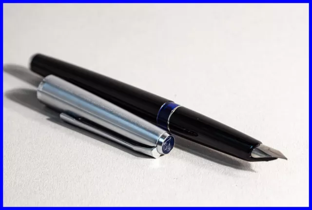 PELIKAN P12 SILVEXA Patronen Füller in schwarz mit EF Stahl Feder - EMAILLE LOGO