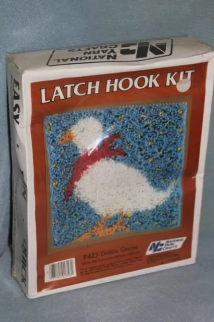 Kit artesanal de gancho de pestillo National Yarn Crafts: Dottie White Duck Goose P423 NUEVO