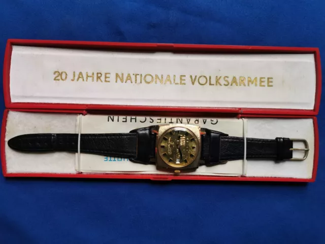 NVA Gashütte Armbanduhr 20 Jahre Nationale Volksarmee Kaliber 06-26 Wasserdicht