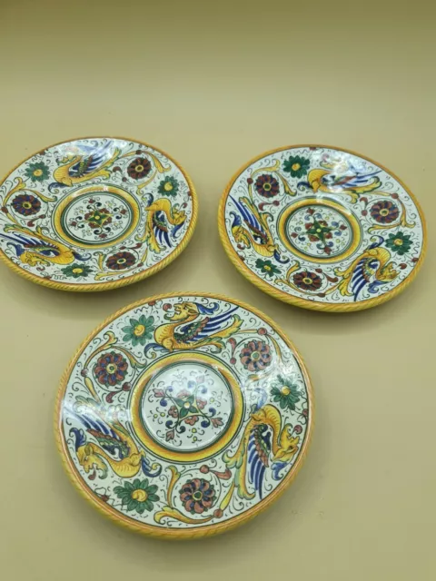 Faience italienne 3 peites Assiettes Deruta  Dia 16 cm