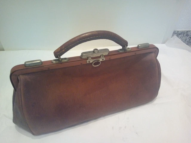 kleine  Hebammentasche Leder  Arzttasche um 1920