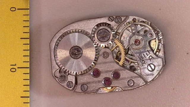 Ancien Petit Mouvement Mécanique De Montre - Pour Pièces Détachées Ou Collection