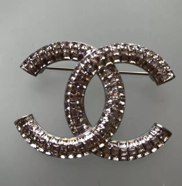 CHANEL 2017 CC Logo Crystal Medium Brooch Pin - STUNNING £1,180.63 -  PicClick UK