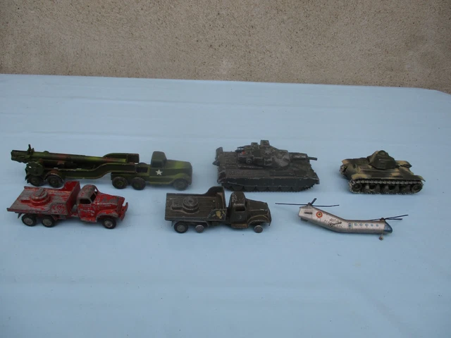Lot De 12 Véhicules Militaires Anciens En Métal – 10 Solido Et 2 Dinky Toys, échelle 1:2