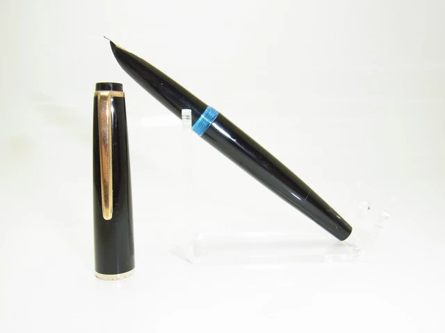 Excellent Vintage 60´s MONTBLANC No 32 Black & Gold Fountain Pen 14ct EF Excellent Vintage 60´s MONTBLANC No 32 Black & Gold Fountain Pen 14ct EF