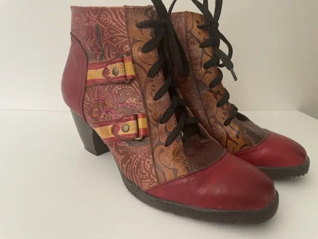 SOCOFY Women's Red Bohemian lace up Ankle Boots Leather printed heels Size 39