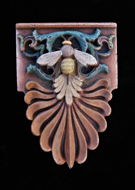 Bee  Crest  Garden  Arts & Crafts  Gothic  Ellison Tile