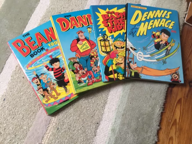 Bundle of 4 Vintage Comic Book Annuals 1992. Beano. Dandy. Unclipped. Like new