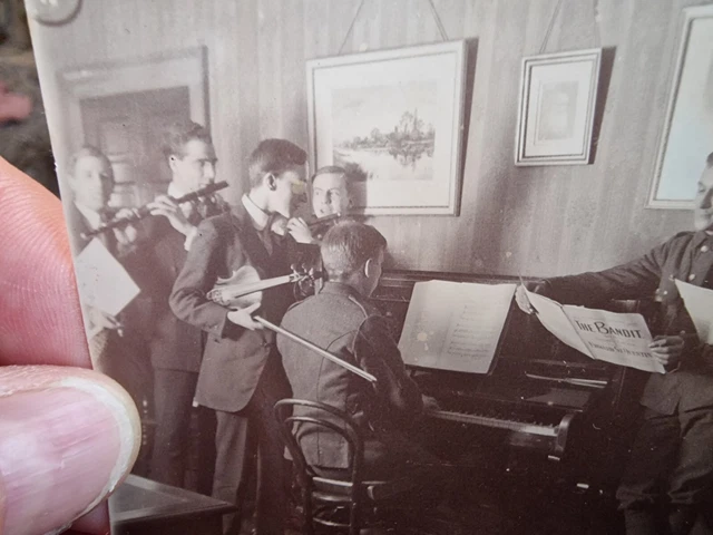 ww1-british-soldiers-civvies-singing-at-the-piano-original-ww1-photo