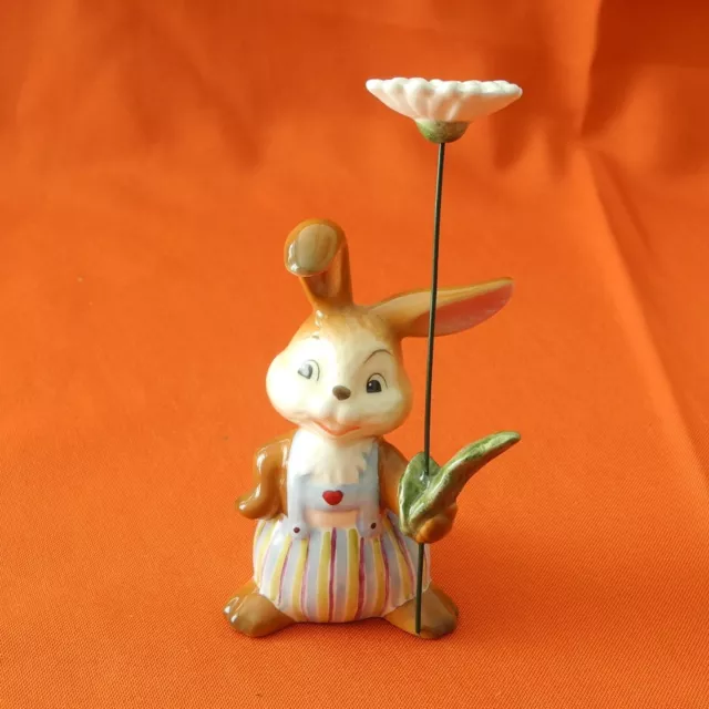 * GOEBEL PORZELLAN- HASE * mit Blume * Osterhase Ostern Figur Gänseblümchen