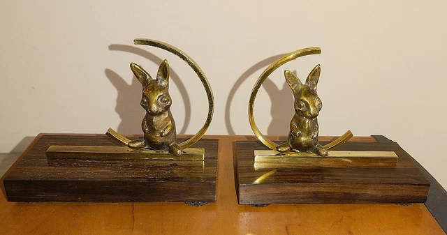 Serre-livres/Sculpture antique en bronze coulé avec