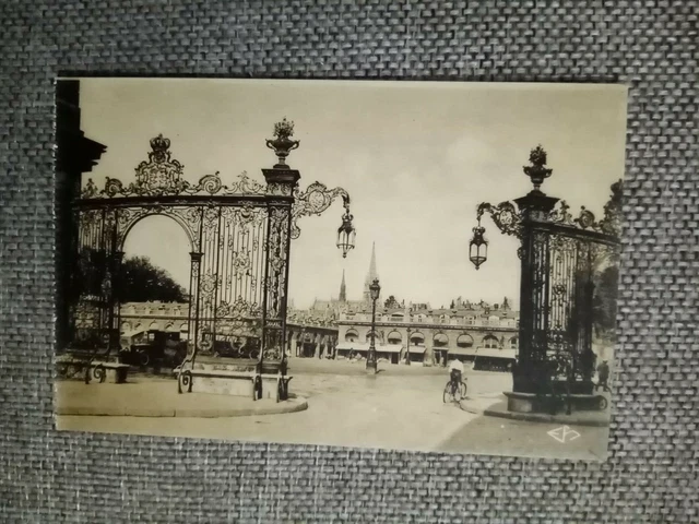 Cpa  Nancy Place Stanislas Grilles De Jean Lamour