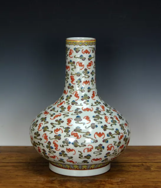 Superb Chinese Qing Guangxu MK Famille Rose Hundred Bat in Cloud Porcelain Vase