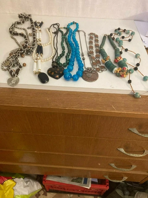 lot de 10 colliers fantaisies matières perles, pierre, bois différents modèles