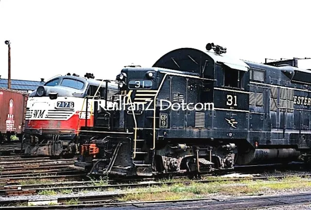 WESTERN MARYLAND GP9 #31/F7A #7176 at Hagerstown MD 8/75 ORIG KODACHROME SS0028