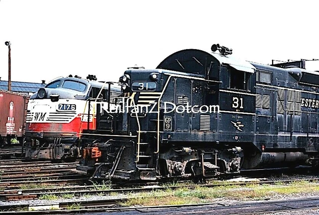 WESTERN MARYLAND GP9 #31/F7A #7176 at Hagerstown MD 8/75 ORIG KODACHROME SS0028