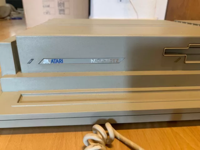 ATARI MEGA STE 4MB RAM - 40MB Hard Disk - Vintage