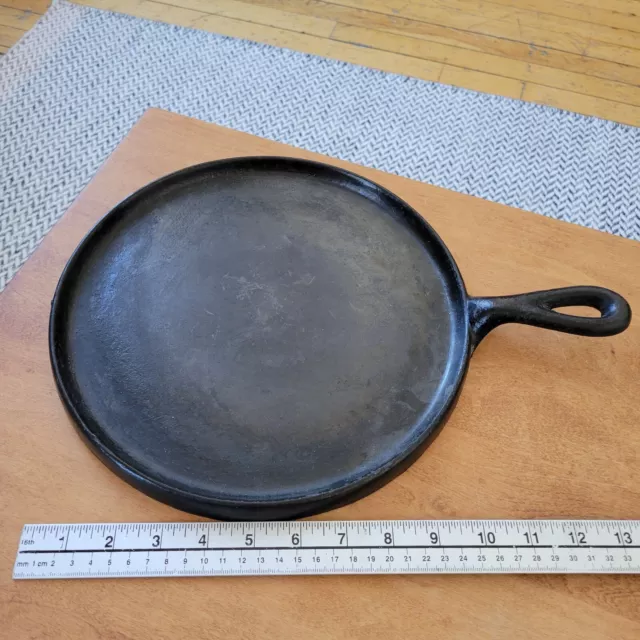 McClary's No9 Round Griddle - 10 1/2" cast iron skillet griddle